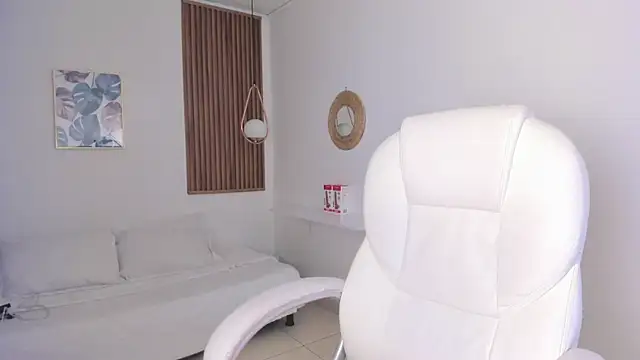 Snapshot of TiffanyWright chatting on 12-14-25, 02:00 TiffanyWright online show from 12-14-25, 02:00