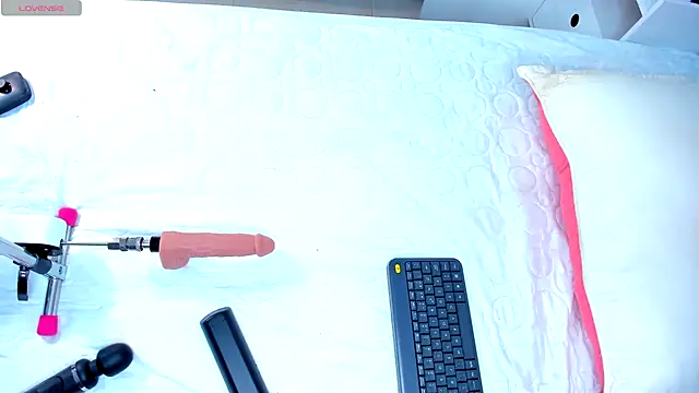 Snapshot of CintiaVega chatting on 02-04-25, 11:49 CintiaVega online show from 02-04-25, 11:49