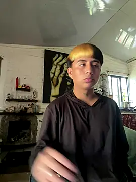 Snapshot of FlpGmz chatting on 09-22-25, 07:05 FlpGmz online show from 09-22-25, 07:05