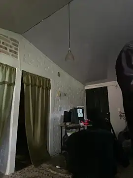 Snapshot of FlpGmz chatting on 10-19-25, 05:46 FlpGmz online show from 10-19-25, 05:46