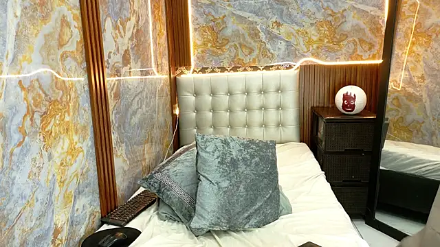 Snapshot of _Jessi29_ chatting on 10-08-25, 10:40 Jessi29 online show from 10-08-25, 10:40