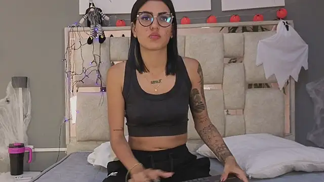 Saraa lov online show from 10-25-25, 03:14