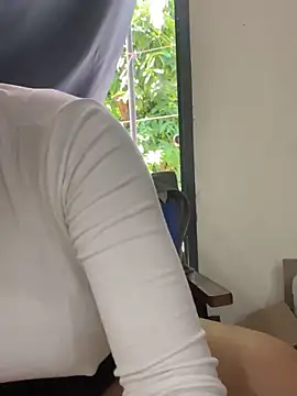 Shirato hana online show from 03-14-25, 01:37