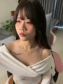 Snapshot of -rosiie- chatting on 01-21-25, 03:04 -rosiie- online show from 01-21-25, 03:04