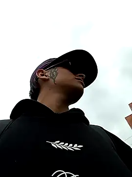 Snapshot of Cuervo_maniaco chatting on 12-27-24, 04:43 Cuervo maniaco online show from 12-27-24, 04:43