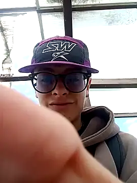 Snapshot of Cuervo_maniaco chatting on 01-15-25, 04:21 Cuervo maniaco online show from 01-15-25, 04:21