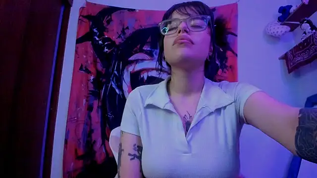 Snapshot of Lucyfx666 chatting on 06-09-26, 05:52 Lucyfx666 online show from 06-09-26, 05:52