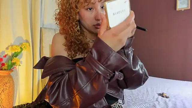 Snapshot of wini_fer chatting on 10-22-25, 01:22 wini fer online show from 10-22-25, 01:22