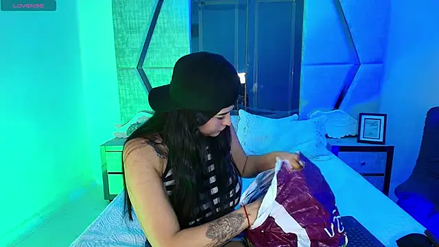 TifanyWhite  online show from 12-02-24, 09:06