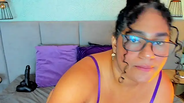 Snapshot of Annie-Wolf chatting on 09-29-25, 09:19 Annie-Wolf online show from 09-29-25, 09:19