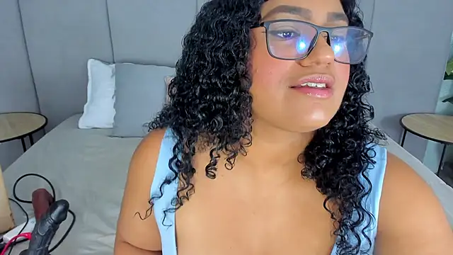 Snapshot of Annie-Wolf chatting on 10-10-25, 08:52 Annie-Wolf online show from 10-10-25, 08:52