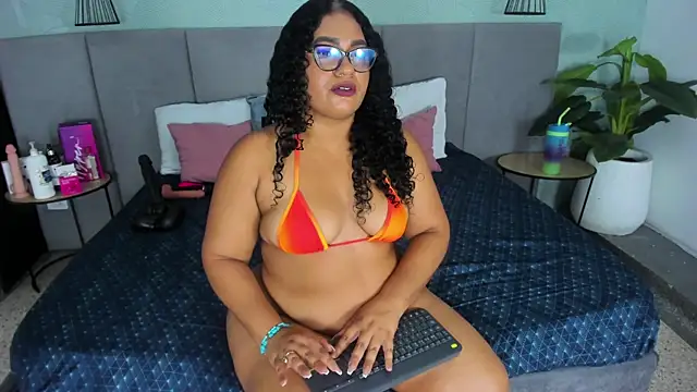 Snapshot of Annie-Wolf chatting on 11-08-25, 08:51 Annie-Wolf online show from 11-08-25, 08:51