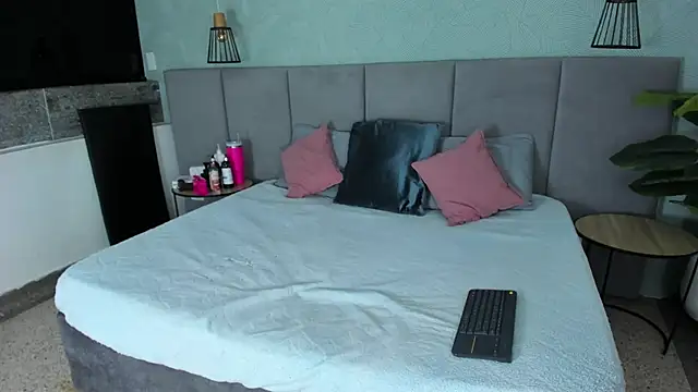 Snapshot of Annie-Wolf chatting on 11-10-25, 08:52 Annie-Wolf online show from 11-10-25, 08:52