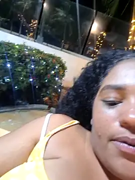 Snapshot of Annie-Wolf chatting on 11-19-25, 04:23 Annie-Wolf online show from 11-19-25, 04:23