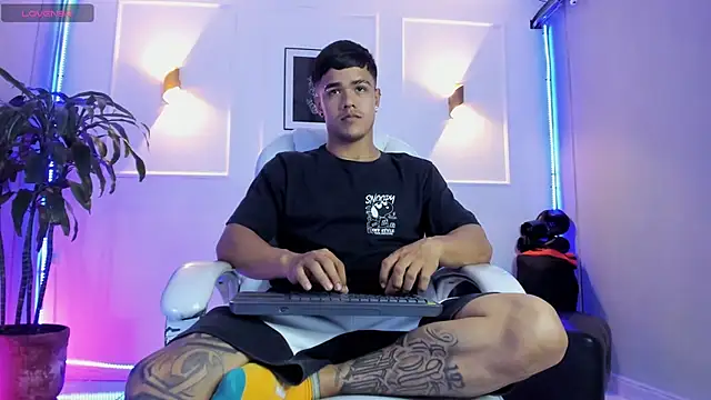 Rob saenz  online show from 11-10-25, 03:00