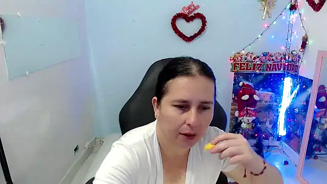 victoria jones online show from 12-22-25, 03:09