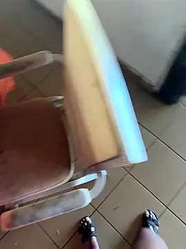 Snapshot of _Gyy_ chatting on 10-12-25, 08:35  Gyy  online show from 10-12-25, 08:35