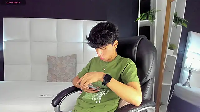 Santy carrington online show from 12-19-24, 11:46