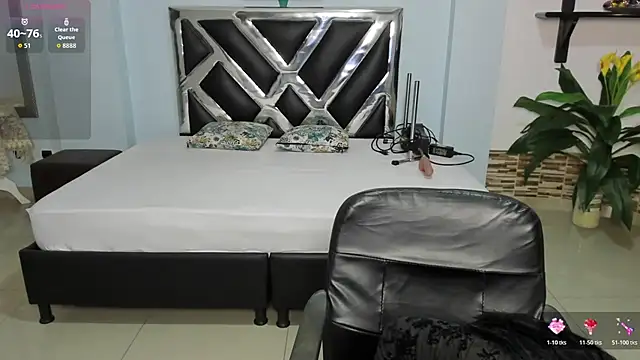 Snapshot of EroticAzir chatting on 11-11-25, 03:17 EroticAzir online show from 11-11-25, 03:17