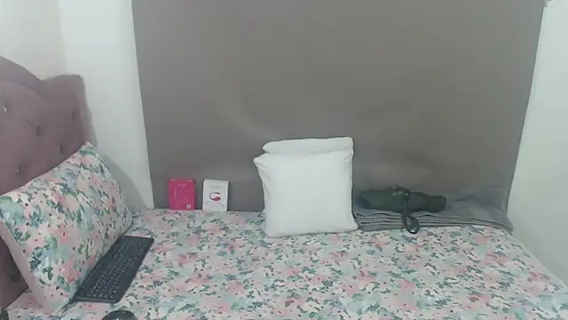 Snapshot of kimberlyjamexxx chatting on 06-15-26, 10:12 kimberlyjamexxx online show from 06-15-26, 10:12