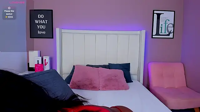 Britanymooree online show from 10-27-25, 08:35