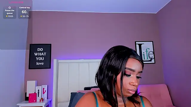 Britanymooree online show from 11-21-25, 07:34