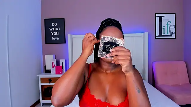 Britanymooree online show from 11-28-25, 08:33