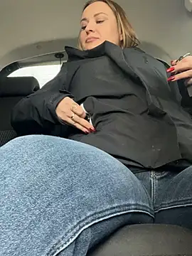 Snapshot of OlgaBuzzz chatting on 02-28-25, 09:36 OlgaBuzzz online show from 02-28-25, 09:36