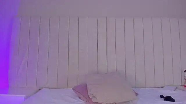 Littleolivia  online show from 02-03-25, 07:21