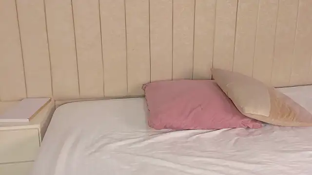 Littleolivia  online show from 03-18-25, 01:31