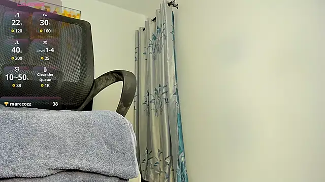 Snapshot of Big_booty_quuen chatting on 12-11-24, 06:25 Big booty quuen online show from 12-11-24, 06:25