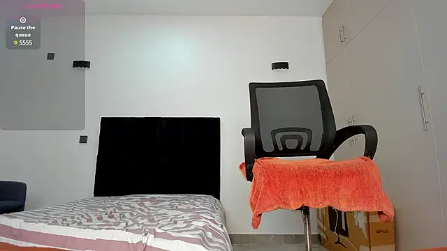 Snapshot of Big_booty_quuen chatting on 02-19-25, 11:38 Big booty quuen online show from 02-19-25, 11:38