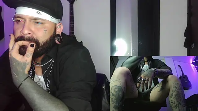 Snapshot of darkclothes chatting on 12-25-24, 10:39 darkclothes online show from 12-25-24, 10:39