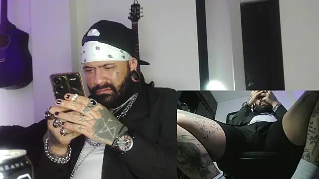 Snapshot of darkclothes chatting on 12-25-24, 07:34 darkclothes online show from 12-25-24, 07:34