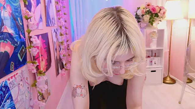 Coconut Mia online show from 03-21-25, 05:02