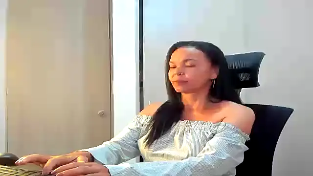 Evawalker  online show from 09-30-25, 03:33