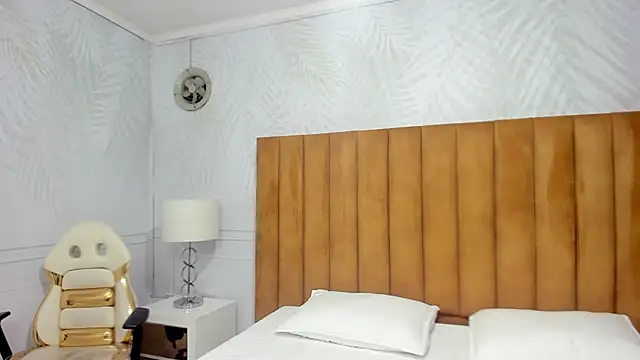 Snapshot of Daphne81_ chatting on 01-07-25, 06:24 Daphne81  online show from 01-07-25, 06:24