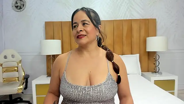 Snapshot of Daphne81_ chatting on 02-06-25, 03:06 Daphne81  online show from 02-06-25, 03:06