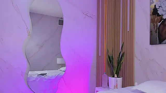 Snapshot of Daphne81_ chatting on 09-27-25, 02:27 Daphne81  online show from 09-27-25, 02:27