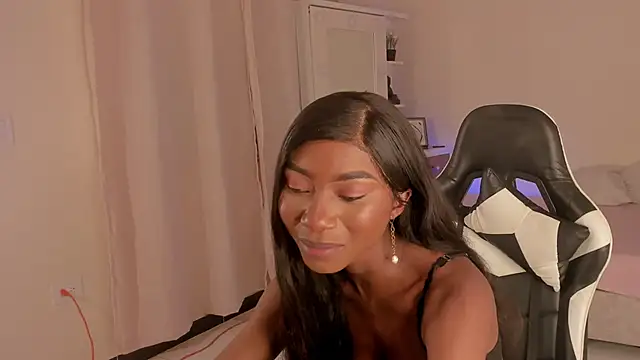 Snapshot of SavannahWildee chatting on 12-13-24, 08:15 SavannahWildee online show from 12-13-24, 08:15