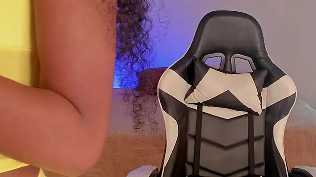 Snapshot of SavannahWildee chatting on 01-10-25, 02:13 SavannahWildee online show from 01-10-25, 02:13