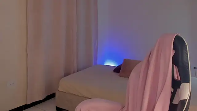 Snapshot of SavannahWildee chatting on 02-20-25, 03:52 SavannahWildee online show from 02-20-25, 03:52