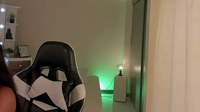 Snapshot of SavannahWildee chatting on 03-02-25, 02:32 SavannahWildee online show from 03-02-25, 02:32