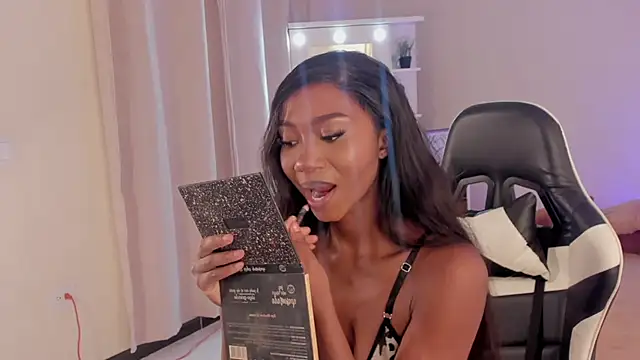 Snapshot of SavannahWildee chatting on 03-10-25, 06:34 SavannahWildee online show from 03-10-25, 06:34