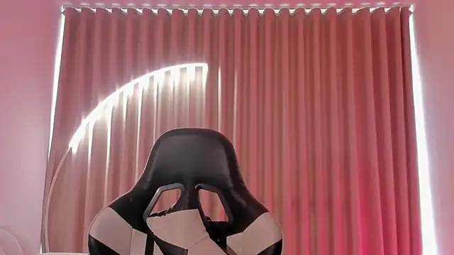 Snapshot of SavannahWildee chatting on 10-08-25, 12:14 SavannahWildee online show from 10-08-25, 12:14