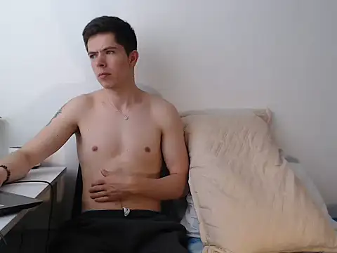 Snapshot of Eliantg chatting on 12-17-25, 06:36 Eliantg online show from 12-17-25, 06:36