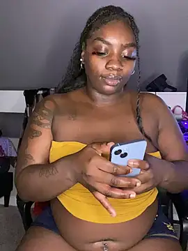 Snapshot of LillShayy chatting on 12-24-24, 02:43 LillShayy online show from 12-24-24, 02:43