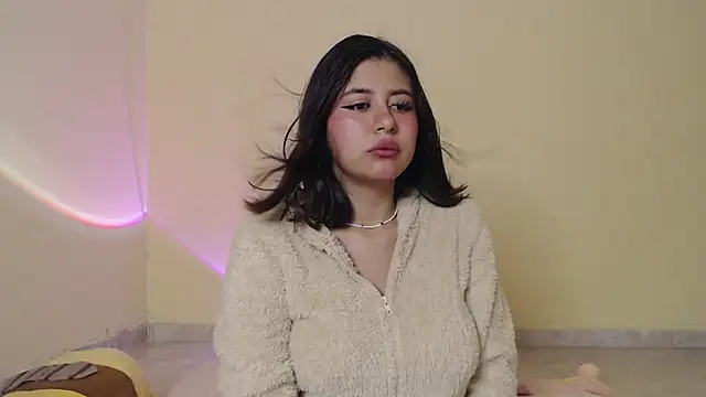 Snapshot of _maiahairy_ chatting on 02-25-25, 01:06 maiahairy online show from 02-25-25, 01:06