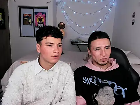 Snapshot of sweet_boys_xx chatting on 03-21-25, 08:50 sweet boys xx online show from 03-21-25, 08:50