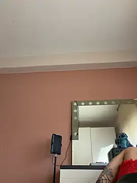 Snapshot of SOFIASWEETSECRETT chatting on 02-14-26, 10:45 SOFIASWEETSECRETT online show from 02-14-26, 10:45